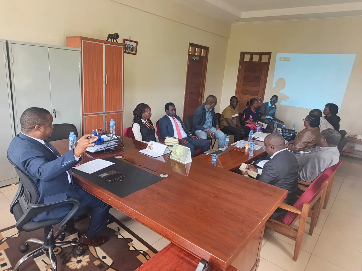 A working meeting during the courtesy call at Makueni University College
